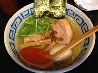 「塩らぁめん +　味付け玉子」@濱塩らぁめん 白虎の写真