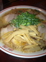 「背脂煮干しラーメン」@NIKU×NIBO さいころ 立川店の写真