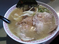 「屋台ラーメン700＋缶ビール」@麺屋3200の写真