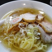 「豚清湯と煮干の喜多方？らーめん塩＠麺処 晴　700円」@ラーメン屋 ガイ・キッチン（仮）の写真