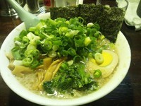 「名物ラーメン６００円＋九条ねぎ１８０円」@名物ラーメン一力の写真