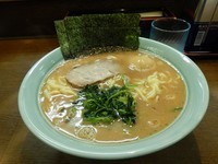 「ラーメン（中）麺固め油少な目＋味玉」@寿々㐂家の写真