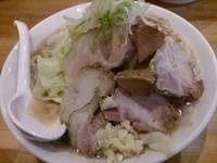 「野菜たっぷり肉増し太麺 大盛」@ラーメン岩佐 下鶴間店の写真