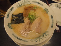 「とんこつラーメン410円」@日高屋 上野広小路店の写真