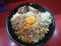 「まぜそば（七味+カリカリ+ニンニク+アブラ+タマネギ）」@麺屋 桐龍の写真