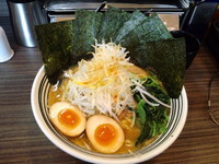 「萩原ラーメン中盛り 固め960円」@萩原家の写真