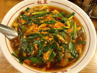 「激辛ニンニクニラそば大盛り固め 550円」@龍王 本店の写真