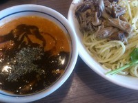 「キノコたっぷりの辛辛トマトチーズつけ麺　バジル風味　￥750」@INOSHOWの写真