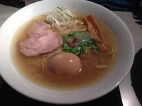 「味玉塩そば（900円）」@SOBAHOUSE金色不如帰の写真