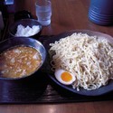 にぼしつけめん大盛（平打ち麺・ひやもり　850円）＋サービス