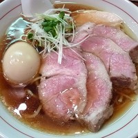 「らーめん（豚ちゃーしゅー＋味付玉子トッピング）」@らーめん かねかつの写真
