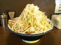 「ラーメン￥６５０（ヤサイマシマシ、アブラショウショウ）」@豪麺MARUKOの写真