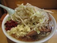 「小豚+麺増し+生唐辛子(ヤサイニンニクアブラ）」@ラーメン二郎 荻窪店の写真