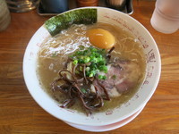 「らーめん＋味付たまご＋替え玉：820円」@博多長浜らーめん いっきの写真