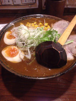 「特製カレーらーめん+大盛り+餃子セット」@中華麺家 まんまるの写真