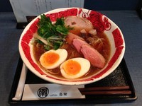 「にほんいち醤油そば（黒・大盛）」@麺巧 潮の写真