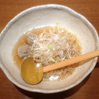 「和風ねぎラーメン 600円+鶏皮ギョウザ520円」@味遊酒房 花ひらいての写真