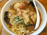 「味噌らーめん＋半熟味付け玉子」@鶏の穴の写真