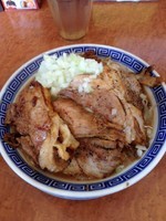 「小ブタそば➕麺硬め➕中盛➕脂多め」@雷神 角ふじの写真