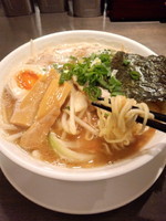 「黄金の味噌ラーメン650円」@博多らーめん○楽の写真