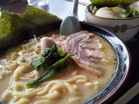 「醤油ラーメンＢセット+餃子」@横浜家系ラーメン たくみ家の写真