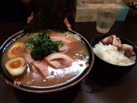 「チャーシュー麺（大盛り）+味玉+ライス」@神田ラーメン 友喜の写真