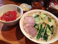 「濃菜麺 野菜（大）800円＋トマベジ100円生にんにく20円」@濃菜麺 井の庄の写真