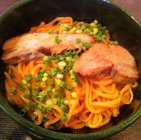 「［赤］汁少なめ（唐辛子スープ）  ７００円」@Neueste Nudeln No.8の写真