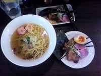 「１０月限定「しろ出汁ラーメン」＋チャーシュー盛り」@麺処 ほん田 nijiの写真