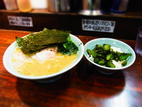 「チャーシューメン 中 900円　ライス 無料」@横浜ラーメン 裏武蔵家 西千葉本店の写真