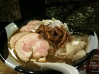 「肉煮干ラーメン」@すごい煮干ラーメン凪 新宿ゴールデン街店 本館の写真