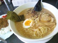 「でんでんセット￥680（ラーメン＆ミニドライカレー）」@とんこつラーメン 田田の写真