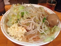 「【夜限定】禁断の果実700円+味玉100円 ニンニク・カラメ」@豚星。の写真