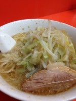 「ラーメン(野菜 ニンニク アブラ) 600円」@らーめん いごっそうの写真