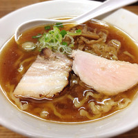 「醤油らー麺」@くじら食堂の写真