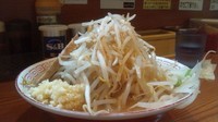 「ラーメン　麺半分　やさい増し　にんにく　700円」@らーめん ◯八の写真