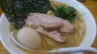 「ラーメン（650円）＋味玉（50円）＋大盛り（0円）」@らーめん 㐂輪の写真