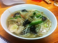 「バラ肉ピーマン秋ナスの塩あんかけラーメン 850円」@九州大分ラーメン 麺恋亭 中華街店の写真