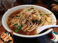 「ベトコンラーメン + ゲソカラ」@ベトコンラーメン新京 池袋店の写真