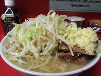 「小豚 ￥800 ヤサイ ニンニク」@ラーメン二郎 千住大橋駅前店の写真