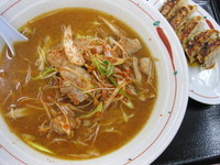 「辛口肉ラーメン味噌￥580　＆餃子￥0」@らーめん 福よし 加須店の写真