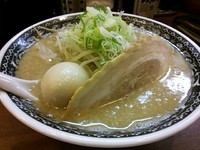 「味玉らーめん 750円＋ビール」@拉麺 梅太郎の写真