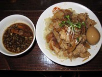 「肉盛りつけ麺並780円＋無料肉増し＋無料味玉」@魁 肉盛りつけ麺 六代目けいすけの写真