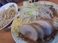 「小ラーメン＋つけ麺(水で〆た麺+つけ汁)」@豚星。の写真