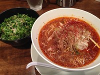 「【限定】酸辣湯麺 800 + 九条ネギご飯 300」@創作麺工房 鳴龍の写真