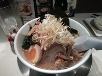「純とんこつラーメン＋ホッピー＆餃子」@麺屋くららの写真