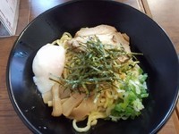 「温玉入り油そば」@油そば専門店 油助の写真