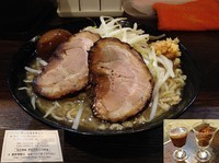 「豚醤油らーめん + 赤い彗星 + 黒い三連星 + 煮玉子」@麺バカ息子の写真