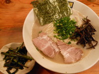 「博多そば＋そそる！ピリ辛ニラ」@濃菜麺 井の庄の写真