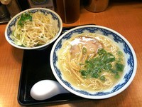 「らあめん（カタ麺）+もやし」@麺徳の写真